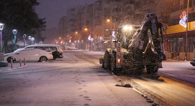 Haliliye karla mücadelede 460 personelle sahada