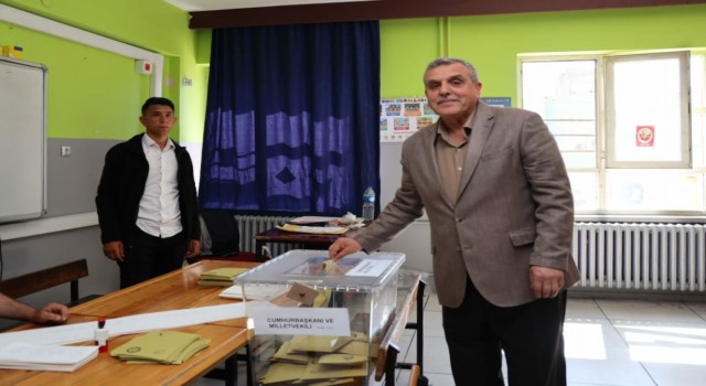 Başkan Beyazgül oyunu Haliliye’de Rasime Polat İlkokulu’nda kullandı
