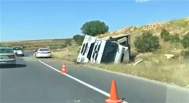 Şanlıurfa’da kamyon devrildi!
