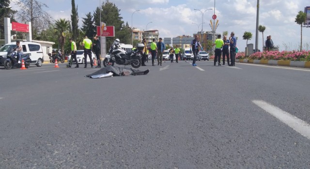 Urfa’da yolun karşısına geçmeye çalışan anne ile çocuğuna otomobil çarptı!