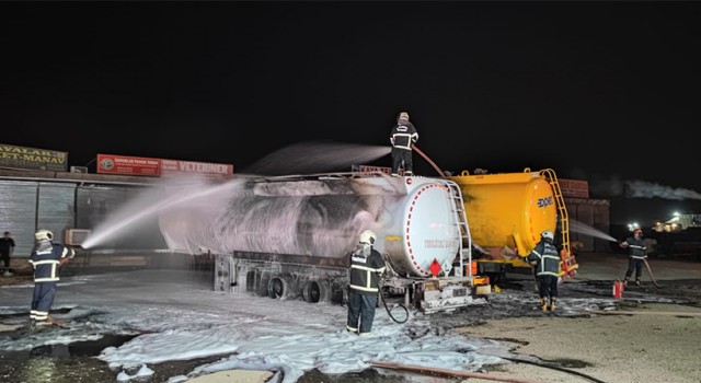 Mardin yolunda akaryakıt yüklü 2 tanker yandı