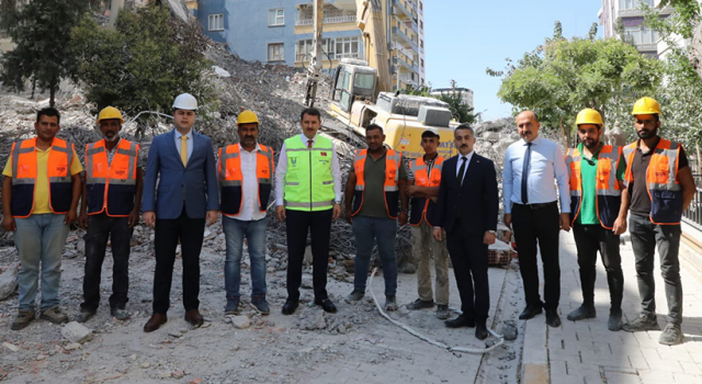 Vali Ayhan: Enkaz Kaldırma ve Yıkım İşlemleri 2 Ayda Bitecek