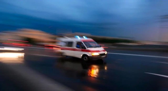 Urfa’da otomobil tıra arkadan çarptı
