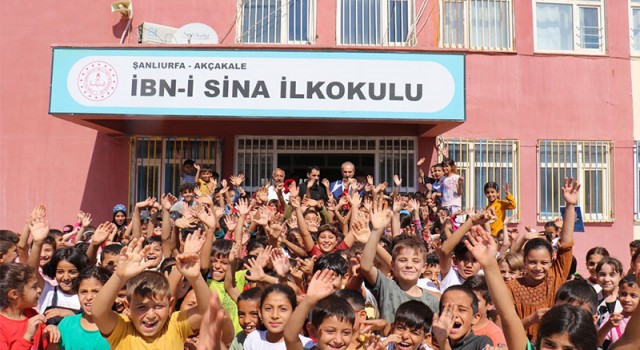 Akçakale Belediye Başkanı Yalçınkaya’dan öğretmenlere sürpriz ziyaret