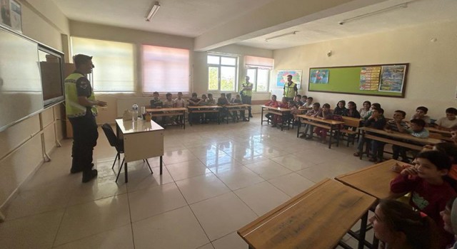 Halfeti’de öğrenciler trafik kurallarına bilgilendirildi