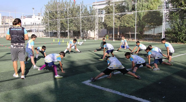 Haliliye Belediyesi’nin futbol okulunda geleceğin yıldızları yetişiyor