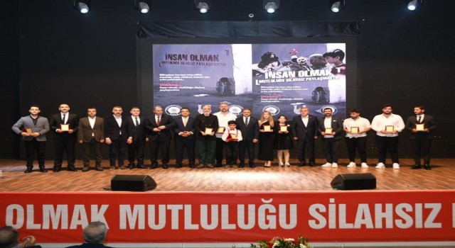 Urfa’da ’İnsan olmak, mutluluğu silahsız paylaşmaktır’ filminin galasına yoğun ilgi