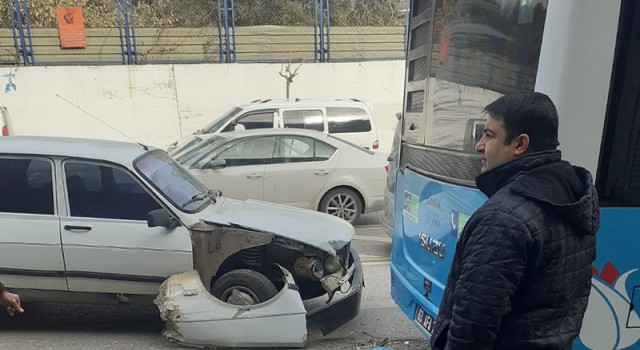 Toros belediye otobüsüne arkadan çarptı