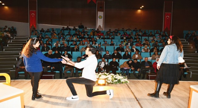 Harran Üniversitesinde Artiz Mektebi sahnelendi