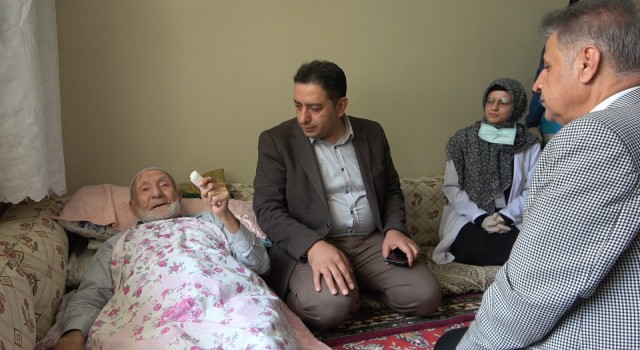 Hilvan’da 124 yaşındaki dedeye ziyaret