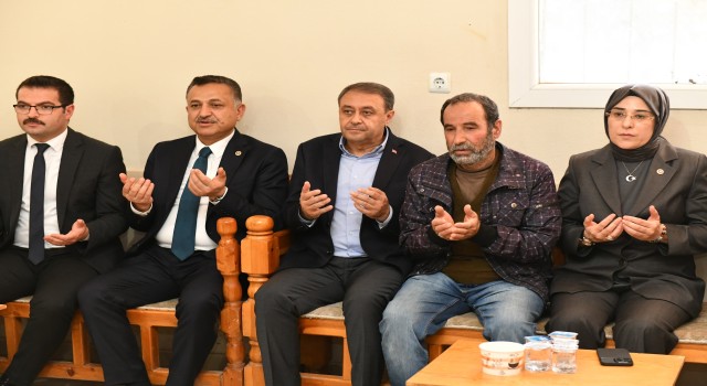 Vali Şıldak, Göçük Kazasında Hayatını Kaybeden İşçilerin Acısını Paylaştı