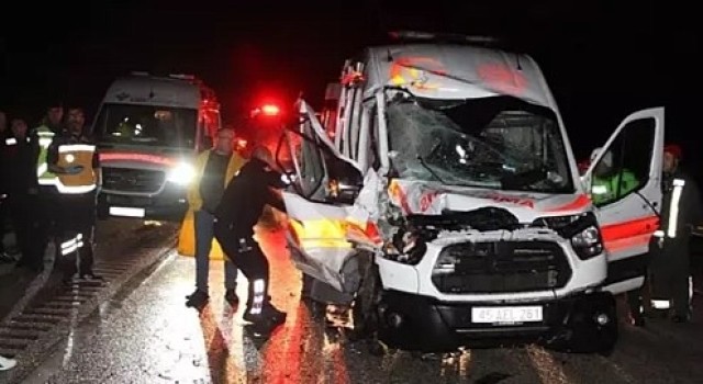 Urfa’da Hasta Nakli Yapan Ambulans Tırla Çarpıştı: 2 Sağlık Çalışanı Yaralandı