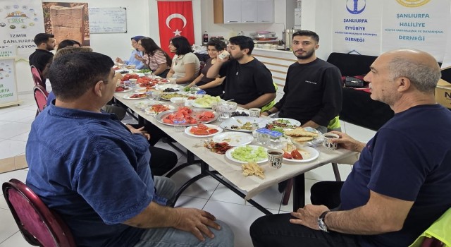 İzmir’de Urfa Usulü Eğitim Yılı Açılışı: Başkan Mızraklı’dan Gençlere Sıcak Karşılama