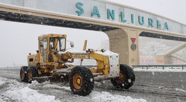 Şanlıurfa’da Karla Mücadele Sürüyor: Büyükşehir Ekipleri Sahada