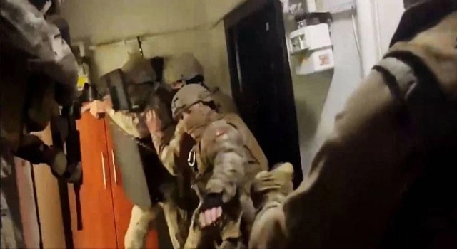 İzmir’de 1 Ton 625 Kilogram Uyuşturucu Hap Hammaddesi Ele Geçirildi