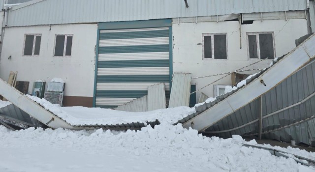 Şanlıurfa’da 57 Yılın En Yoğun Kar Yağışı: Sanayi Bölgelerinde Çatılar Çöktü