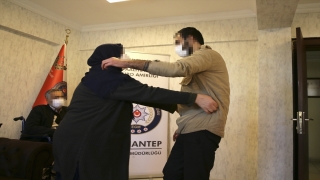 Polisin ikna çalışması sonucu teslim olan terörist Gaziantep’te ailesiyle buluşturuldu