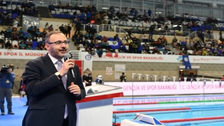 Gençlik ve Spor Bakanı Kasapoğlu, Gaziantep’te yüzme şampiyonasını izledi: