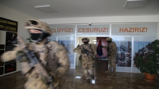Jandarma zorlu coğrafyada eli kanlı terör örgütüne göz açtırmıyor