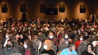 Vali Karaloğlu ve gençler ”Kesişme; İyi ki Varsın Eren” filmini izledi