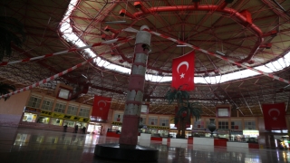 Kar nedeniyle çökme riski bulunan Gaziantep Otogarı’nda tedbir alındı