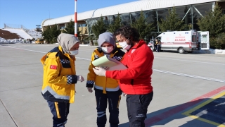 Adıyaman’da ambulans helikopter nefes darlığı yaşayan hasta için havalandı