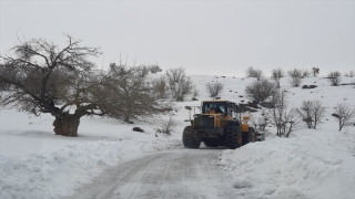 Adıyaman’da yaşlı hastaya 5 saat süren yol açma çalışmasıyla ulaşıldı