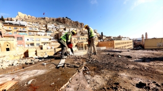 Mardin’de tarihi dokuyu bozan betonarme binaların yıkımı sürüyor 