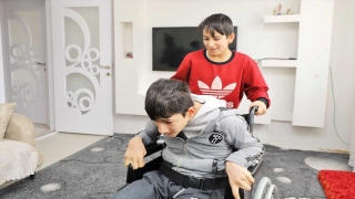 Gaziantep’teki engelli 3 çocuğun tekerlekli sandalye sevinci 
