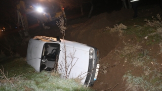 Adıyaman’da otomobilin şarampole devrilmesi sonucu 3 kişi yaralandı