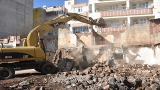 Siverek’te metruk evler yıkılıyor