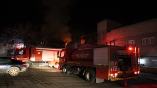 Kilis’te metruk bir binada çıkan yangın söndürüldü