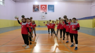 Batmanlı kızlar hentbolda Süper Lig hayalini gerçekleştirmek için çalışıyor