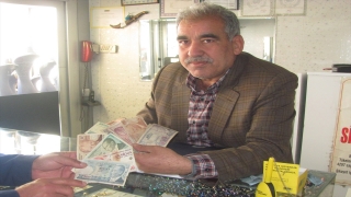 Araban’da kuyumcu eski para koleksiyonunu sergiliyor