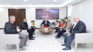 Vali Demirtaş’ı satranç şampiyonasında dereceye giren öğrenciler ziyaret etti 