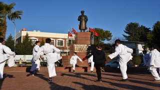 Şanlıurfa’da karate kursu öğrencileri, spora teşvik için antrenmanı açık alanda yaptı