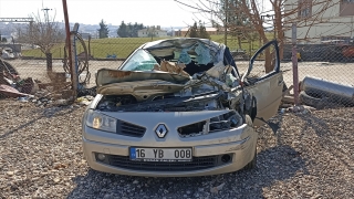 Diyarbakır’da kamyonet ile otomobilin çarpışması sonucu 3 kişi yaralandı 