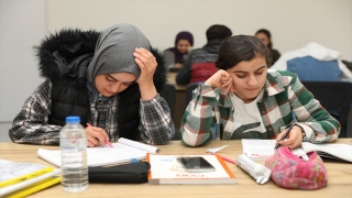 Bismilli öğrenciler Ahmedi Hani Akademi Lise ile geleceğe hazırlanıyor
