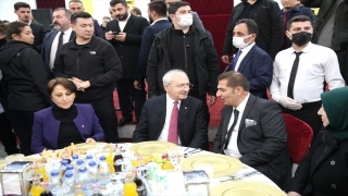 Kılıçdaroğlu, Diyarbakır’da vatandaşlar ve gençlerle bir araya geldi