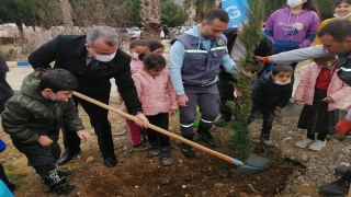 İslahiye’de öğrenciler fidan dikti