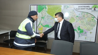GÜNCELLEME Market kirlenmesin diye ayakkabısını çıkardı