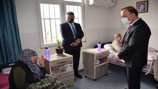 Şanlıurfa Valisi Erin yaşlıları ziyaret etti