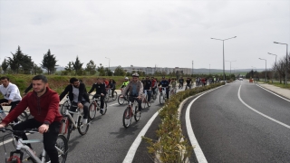 Siirt’te polis ekipleri öğrencilerle pedal çevirdi