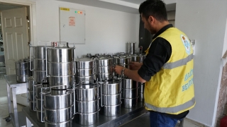 Haliliye Belediyesi sıcak yemekleri iftar sofralarına ulaştırıyor 