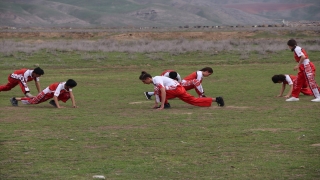 Kırsalda yetenekleri keşfedilen çocuklar kick boksta madalya sayısını artırıyor