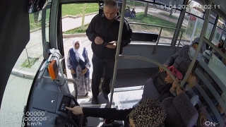 Siirt’te kadın otobüs şoförü bayılan yolcuyu hastaneye yetiştirdi