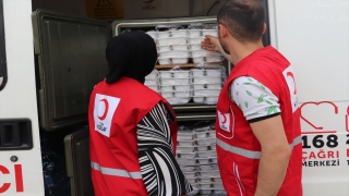 Türk Kızılay Siirt’te ramazan boyunca 500 kişiye iftar yemeği ulaştırıyor 