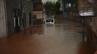 Şanlıurfa’da şiddetli yağmur hayatı olumsuz etkiledi