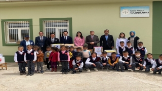 Mardin’de köy okullarına kırtasiye malzemesi ve oyuncak yardımı yapıldı