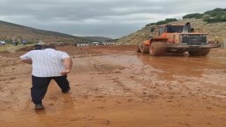 Sağanak nedeniyle ulaşıma kapanan KilisHatay kara yolu açıldı